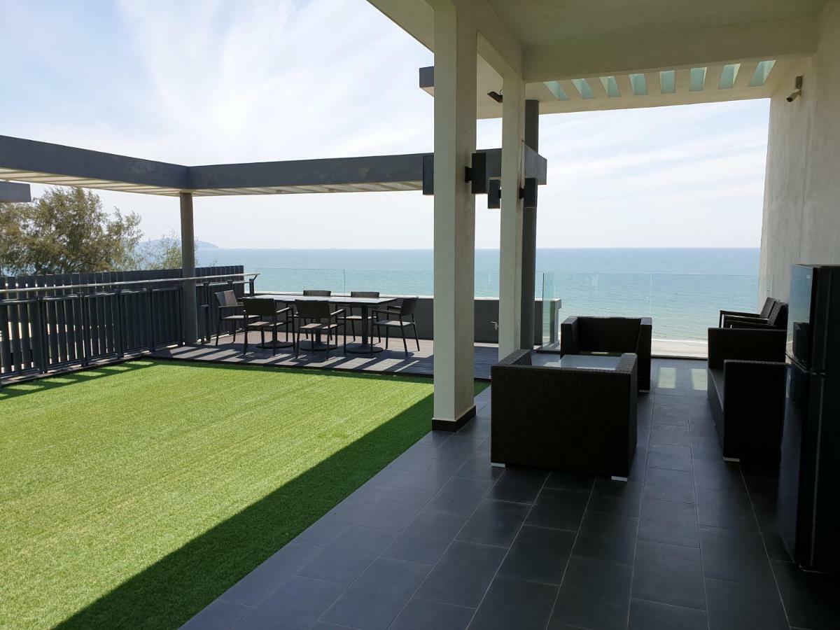 Apartment Seafront At Swiss Garden Residences,